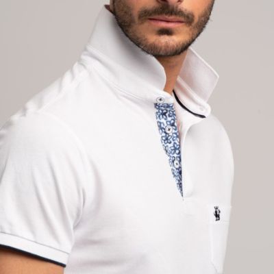 Polo uomo manica corta tinta unita realizzata in piquet con taschino